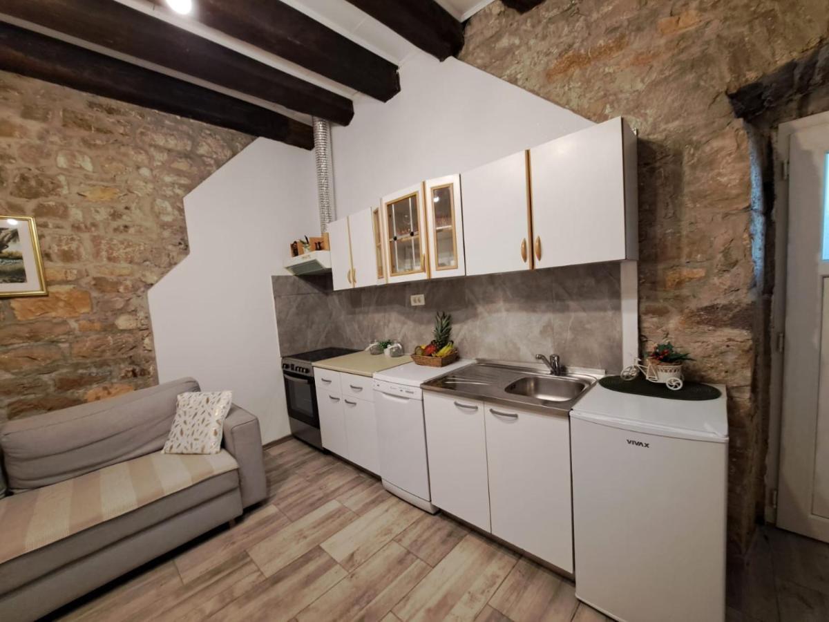 Apartman Zrinka เยเซนิเซ ภายนอก รูปภาพ